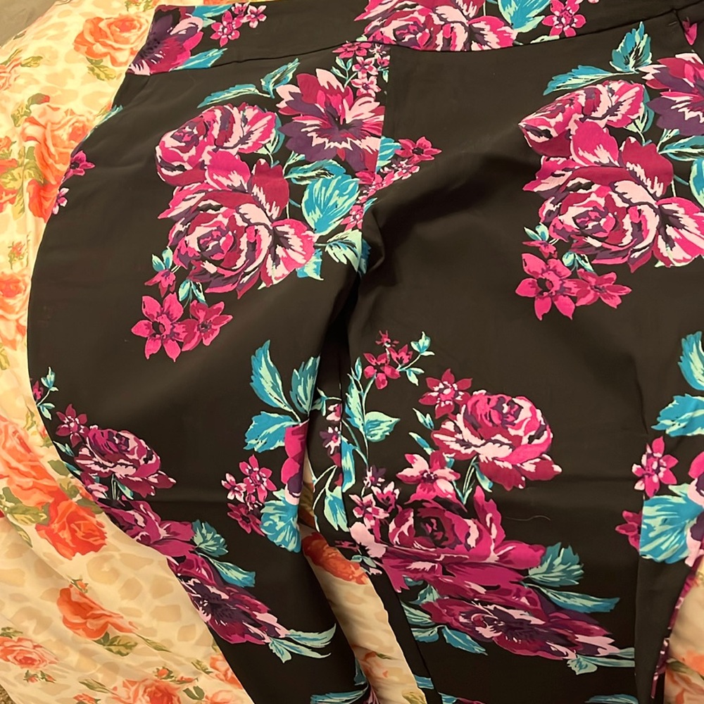 Floral crop pants